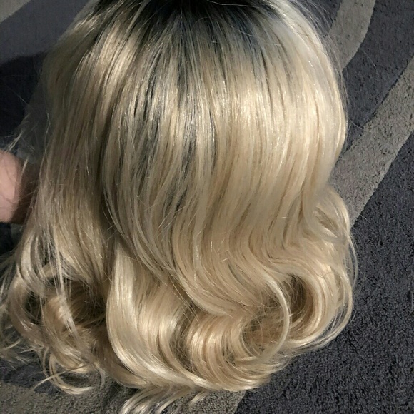 Blonde Human Brazilian Bob wig - Picture 2 of 5